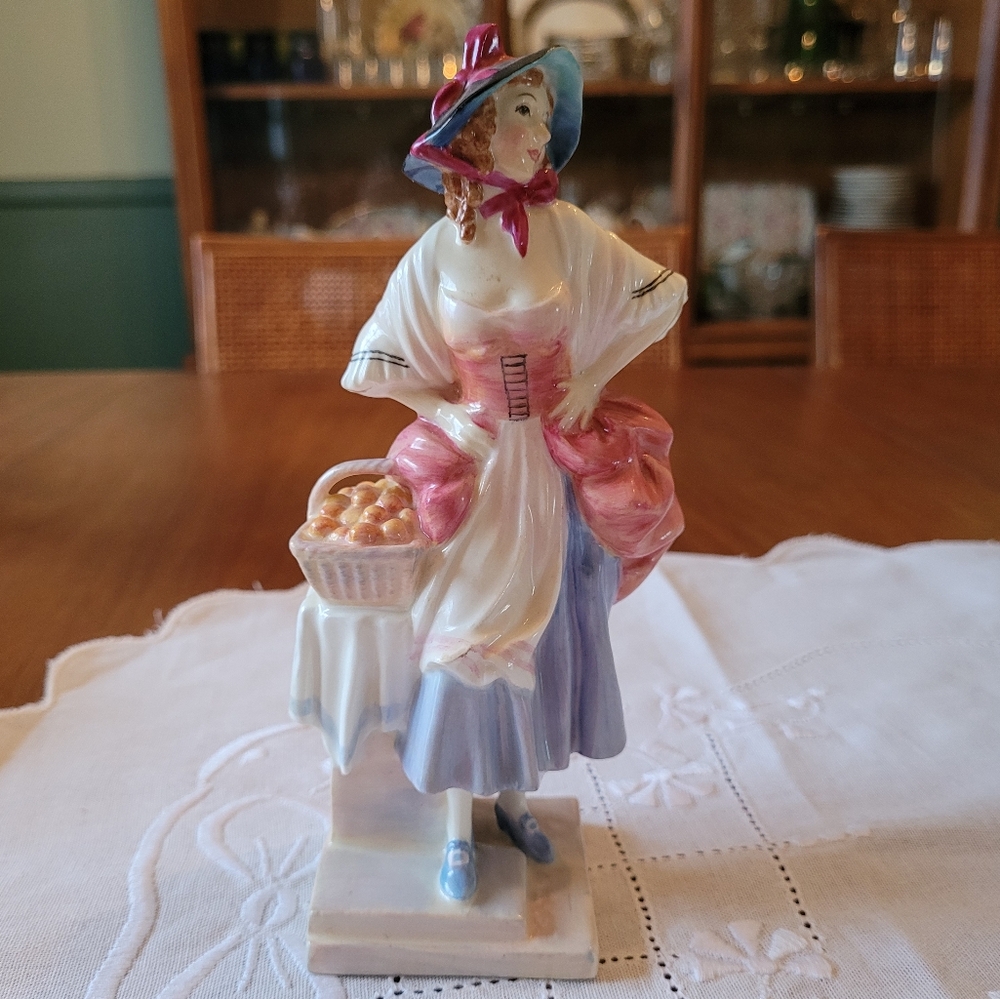 RARE Vintage Royal Doulton Pink And Blue Nell Gwynn HN 1887 Figurine